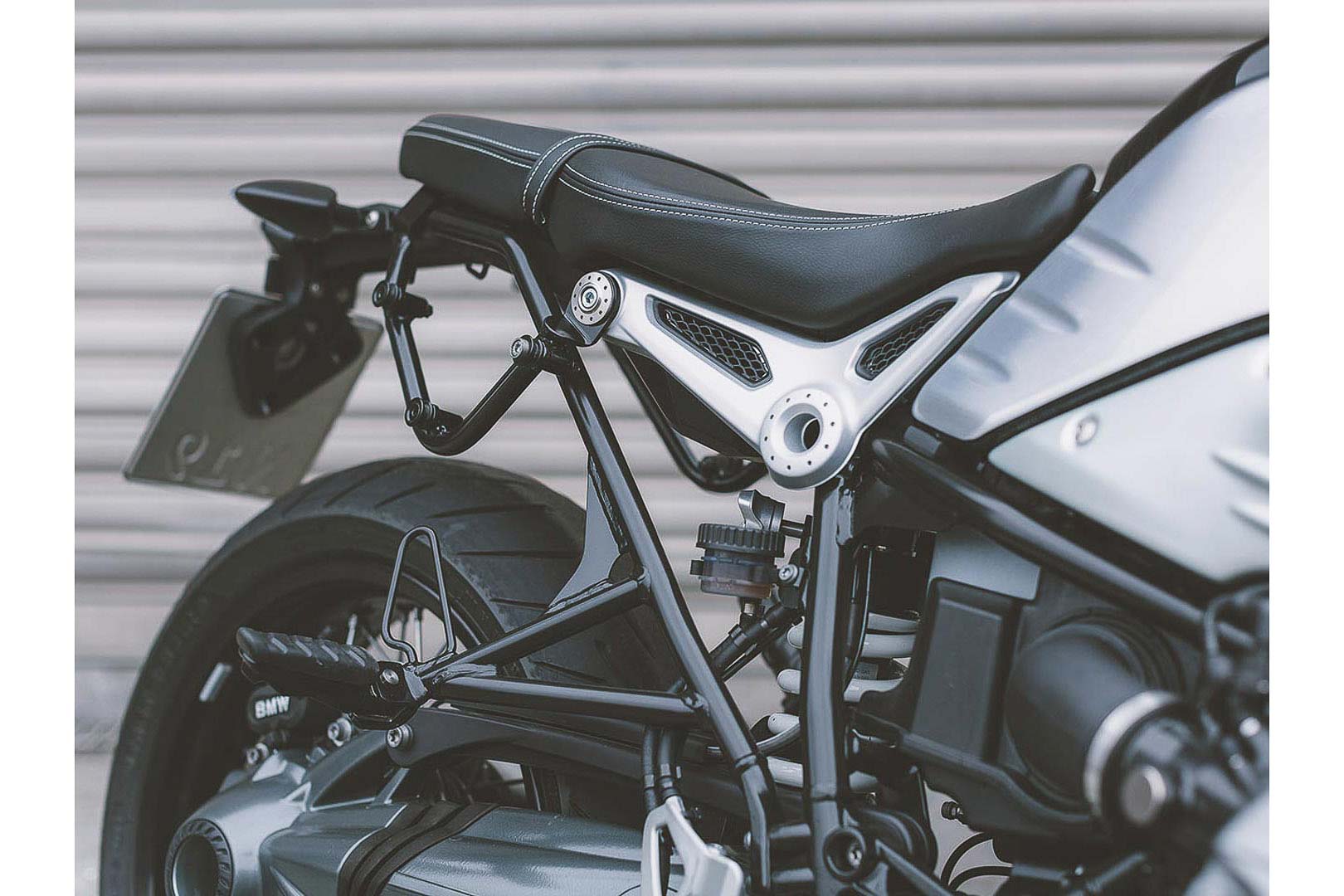 SW-Motech Legend Gear sidetaske system LC - BMW R nineT Racer (16-). Figur 4