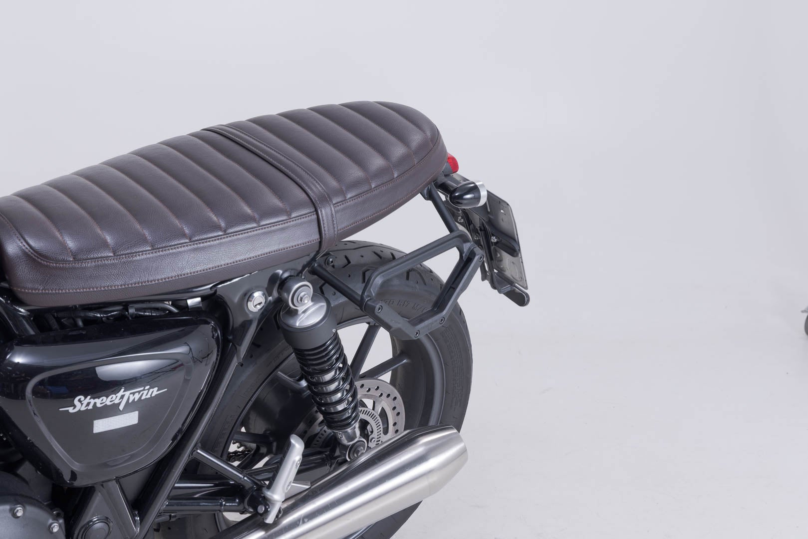 SW-Motech V-LOC Side Carrier à esquerda - Triumph Street Twin/Scrambler/Cup 900. Figura 3