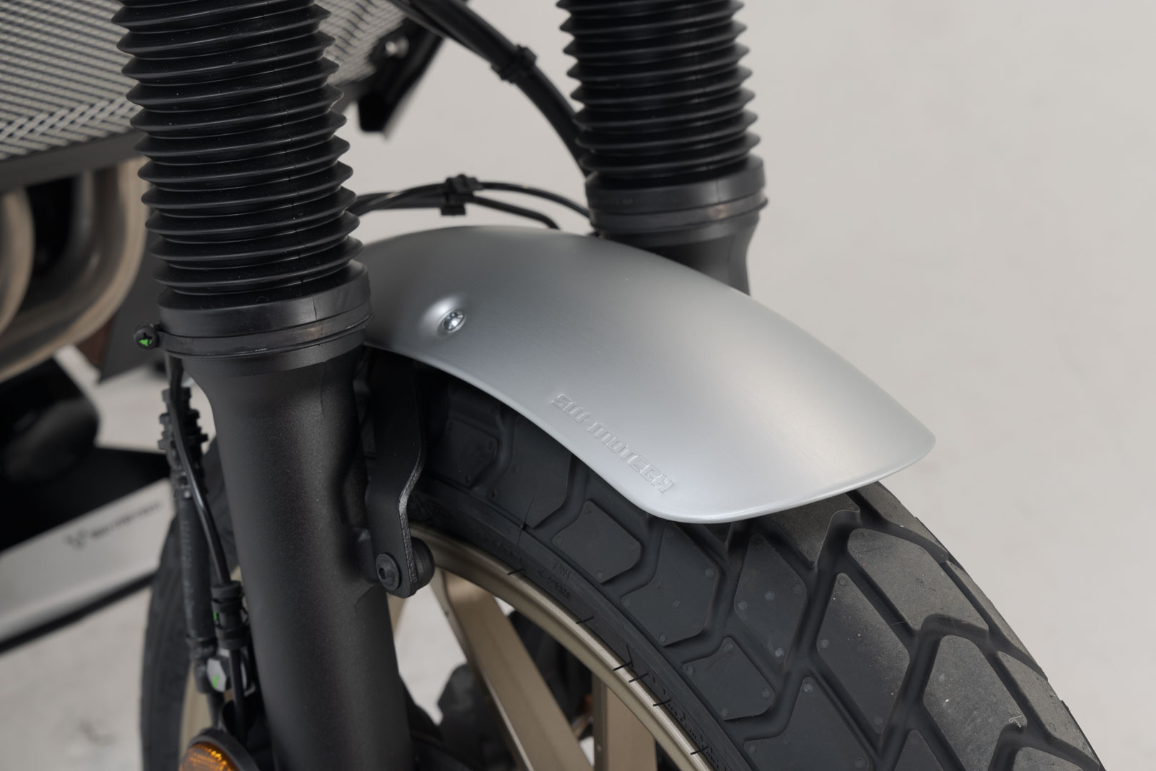 Kit SW-Motech Fender - Argintiu. Yamaha XSR700 (15-) / XSR700 XT (19-). Figura 3