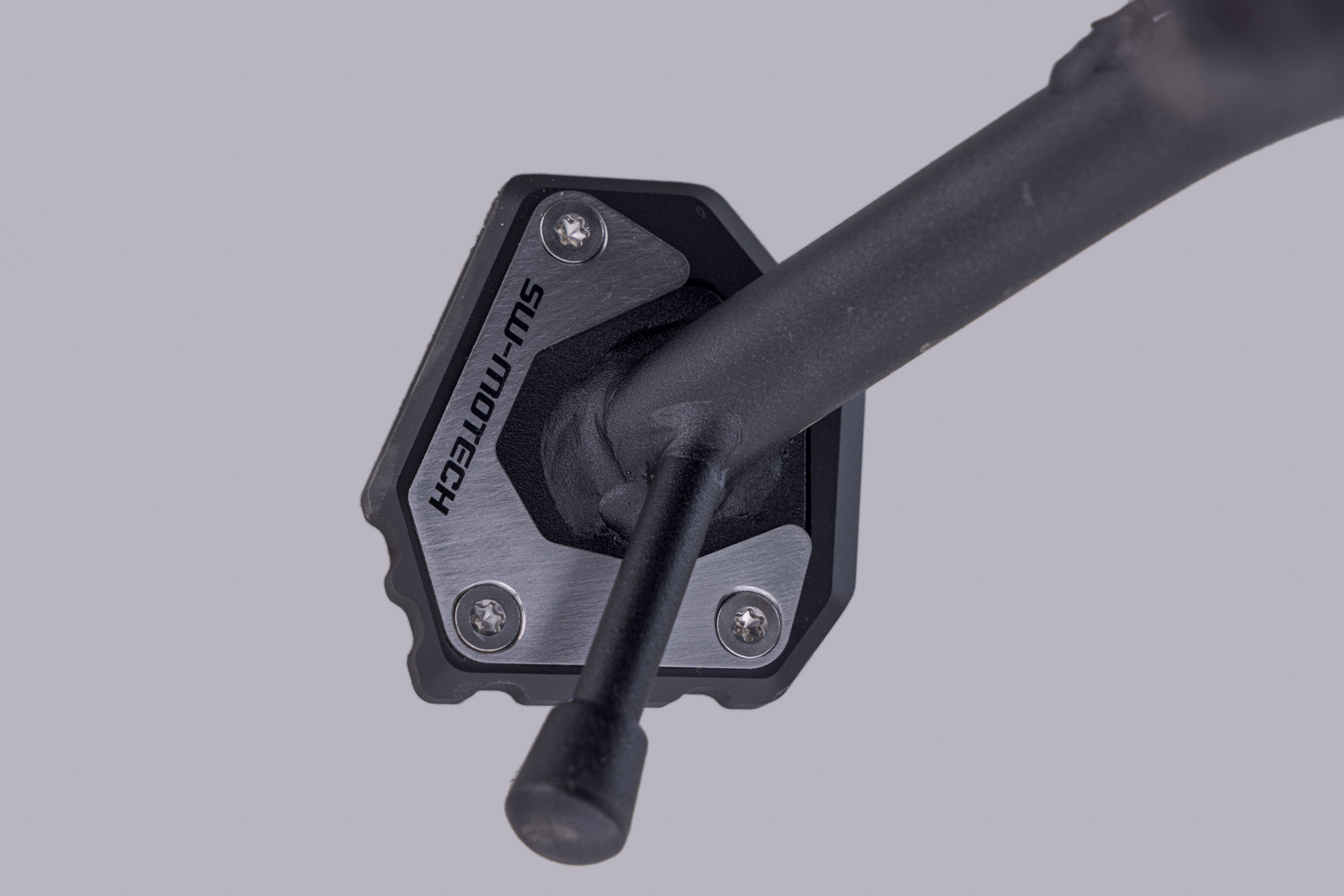 Extensie SW-Motech pentru piciorul lateral - Negru/argintiu. Traseul Benelli Leoncino 800 / 800. Figura 3