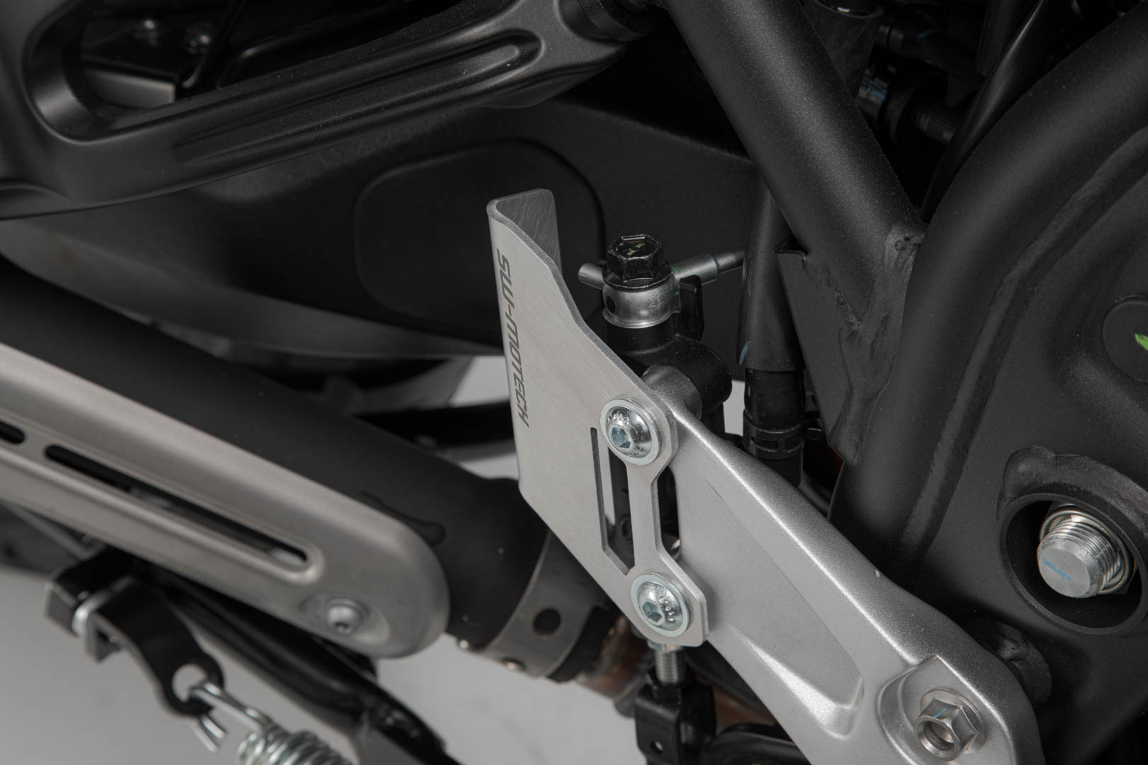 SW-Motech Protector cilindru de frână - Argintiu. Modele Yamaha Ténéré 700 (19-). Figura 2