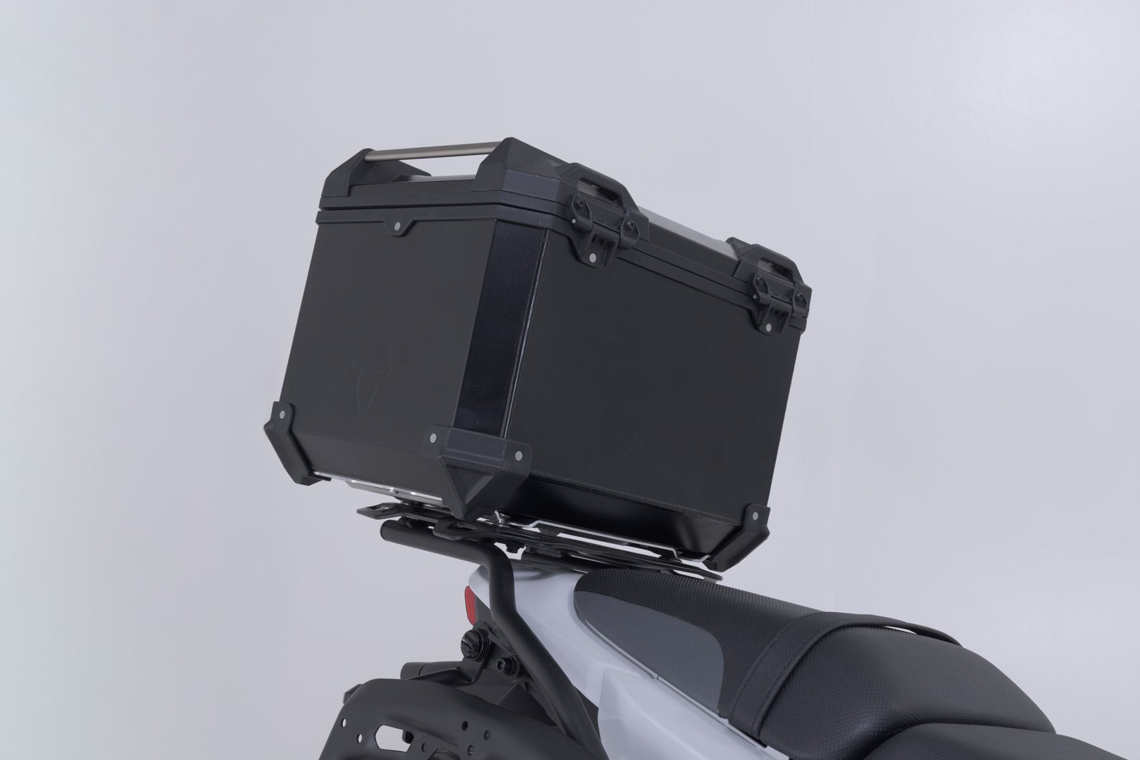 Side view of SW-Motech Adventure set TRAX ADV for Akrapovic - Black. Kawasaki KLE500 / KLE500 SE (26-).