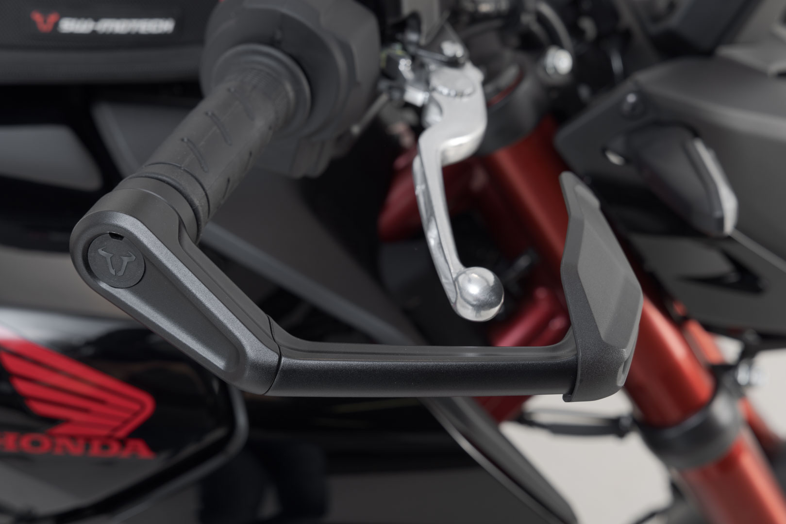 Protecții SW-Motech cu protecție împotriva vântului - Negru. Honda CB750 Hornet (22-). Figura 5