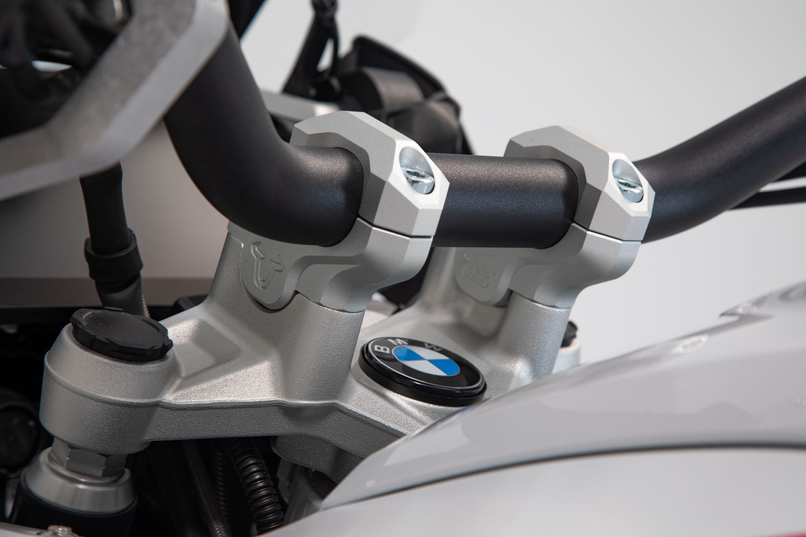 Spatele barei SW-Motech - H=32 mm. Spate 20 mm. Argintiu. Modele BMW. Figura 5