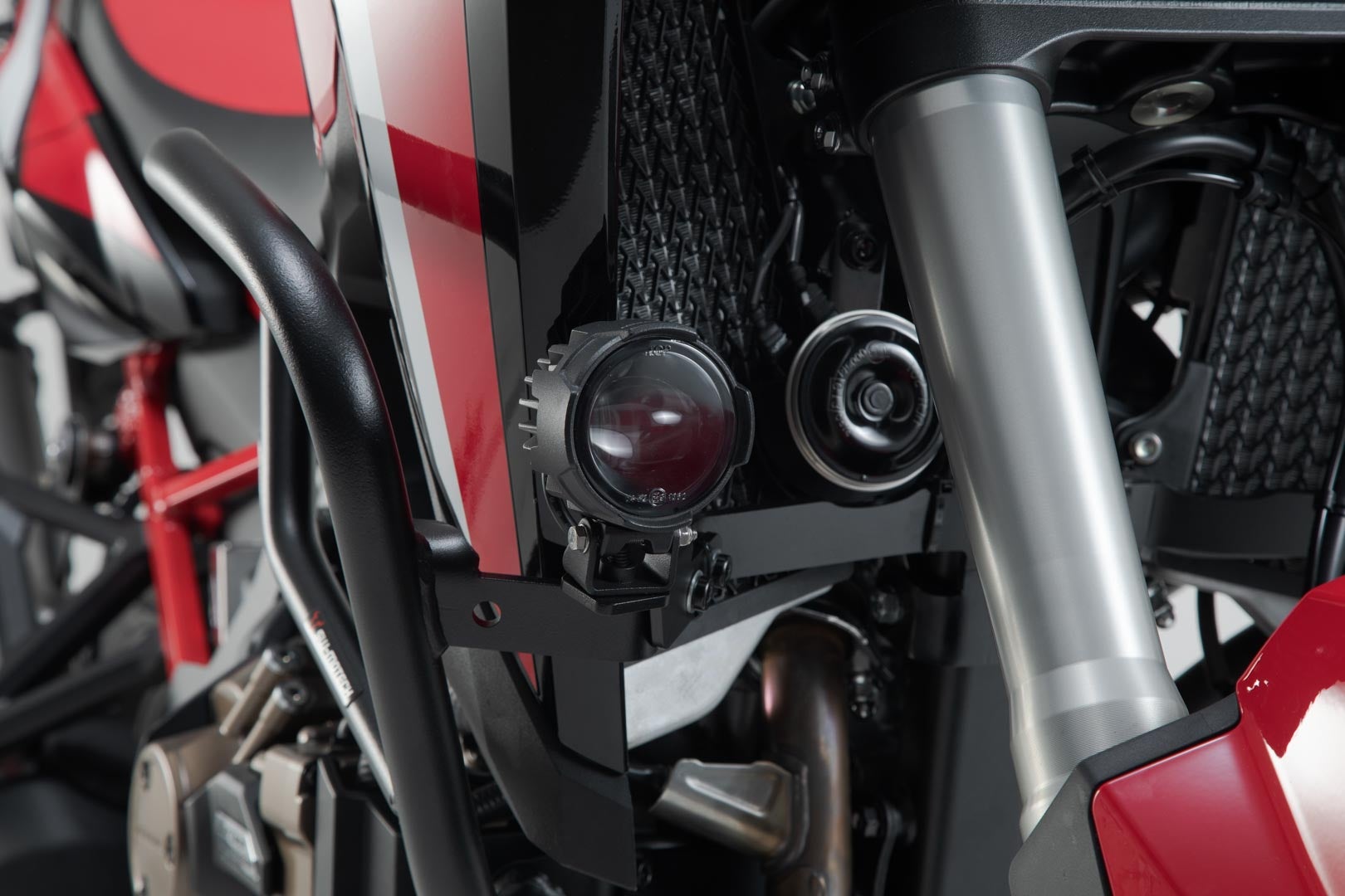 SW-Motech Suporte de luz - Preto. Honda CRF1000L/CRF1100L com barra de colisão. Figura 3