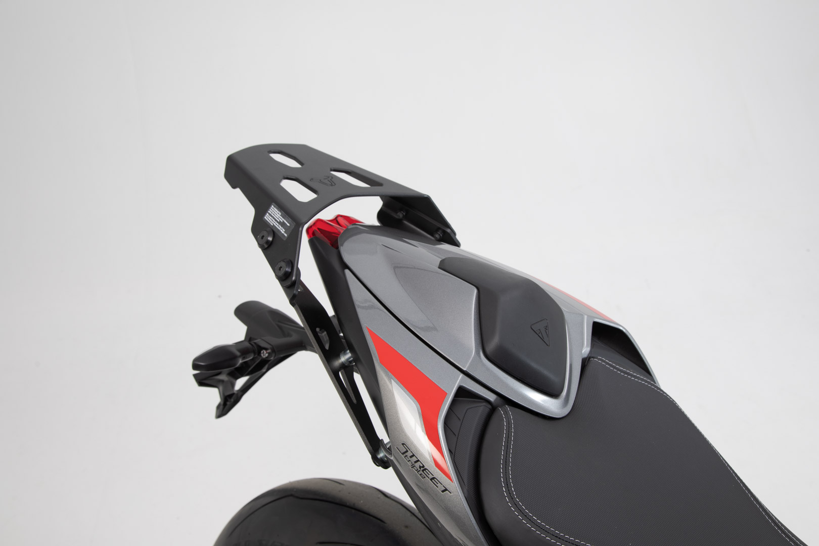 Sistem de carcasă superioară SW-Motech URBAN ABS - Negru. Triumph Street Triple (12-). Figura 2