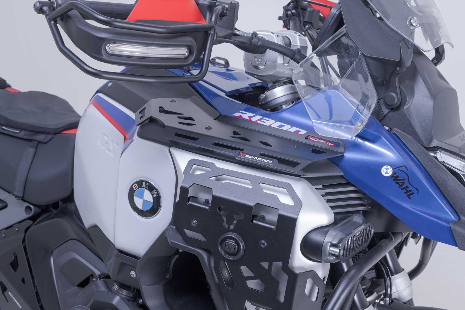 Raftul rezervorului SW-Motech - Negru. Trofeul BMW R 1300 GS Adventure (23-). Figura 2