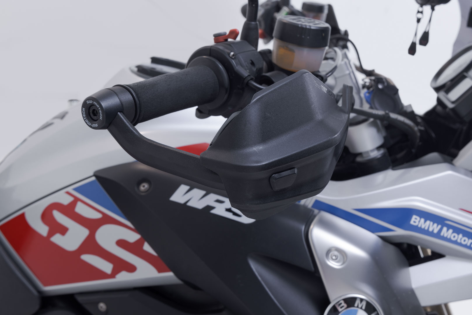 SW-Motech Adventure handskydd kit - Svart. BMW / Kawasaki / Triumph modeller. Figur 5