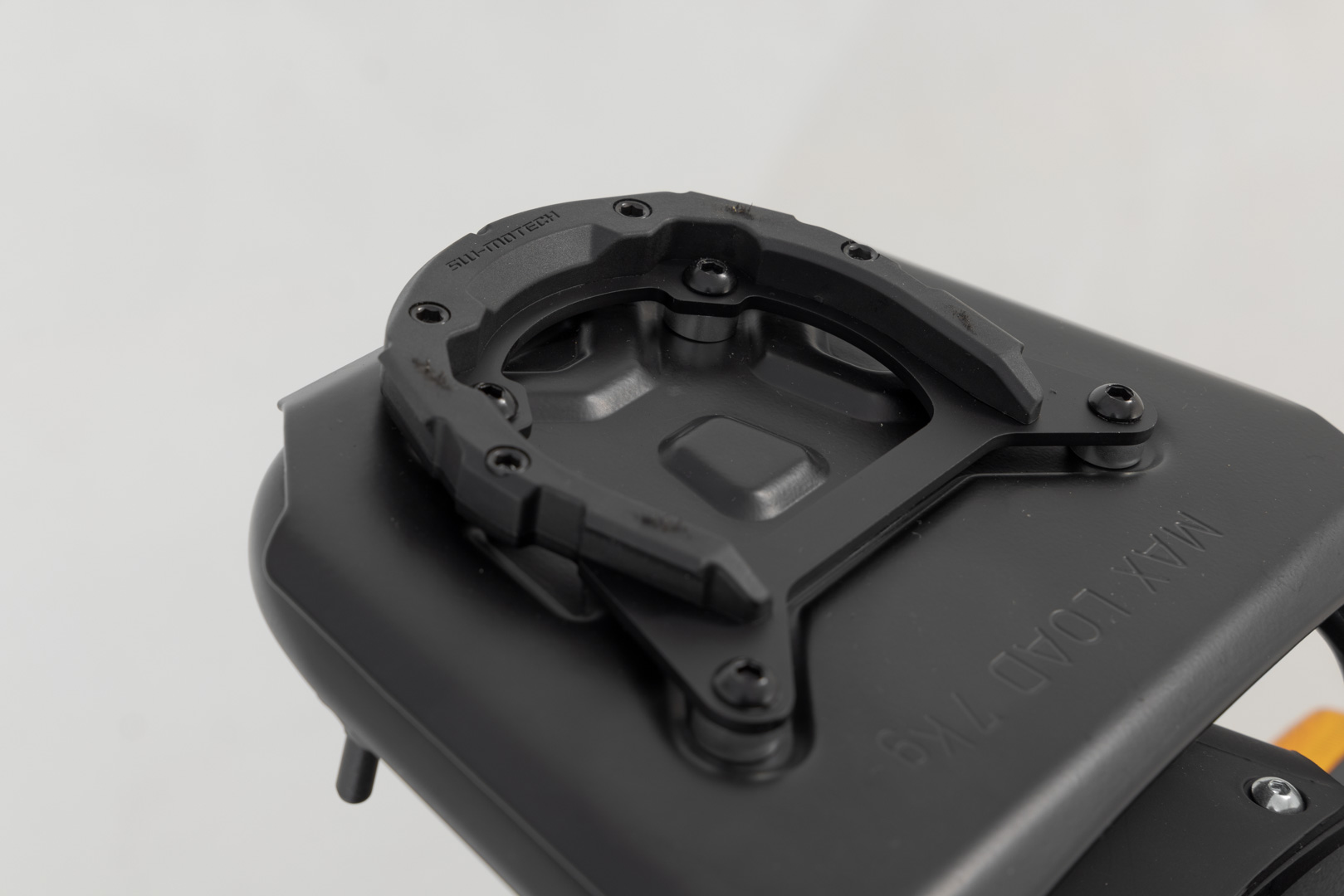 SW-Motech PRO tankring för originalställ - Svart. Royal Enfield Himalayan (21-). Figur 2