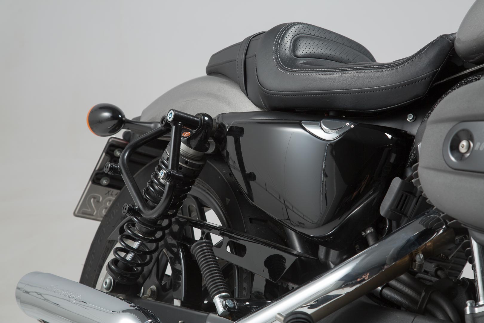SW-Motech SLC portavion lateral dreapta - modele Harley Sportster (04-). Figura 2