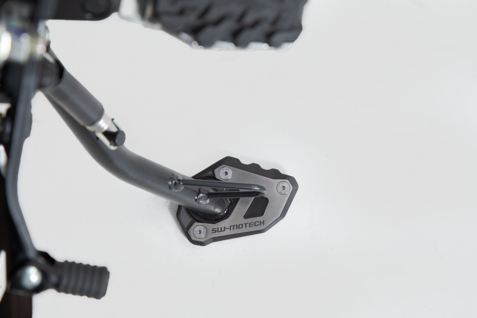 Extensie SW-Motech pentru piciorul lateral - Negru/argintiu. KTM 390 Adventure (19-). Figura 2