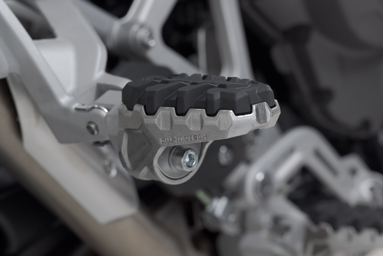 SW-Motech EVO passagerarfotstödssats - Triumph Tiger 1200-modeller (22-). Figur 5