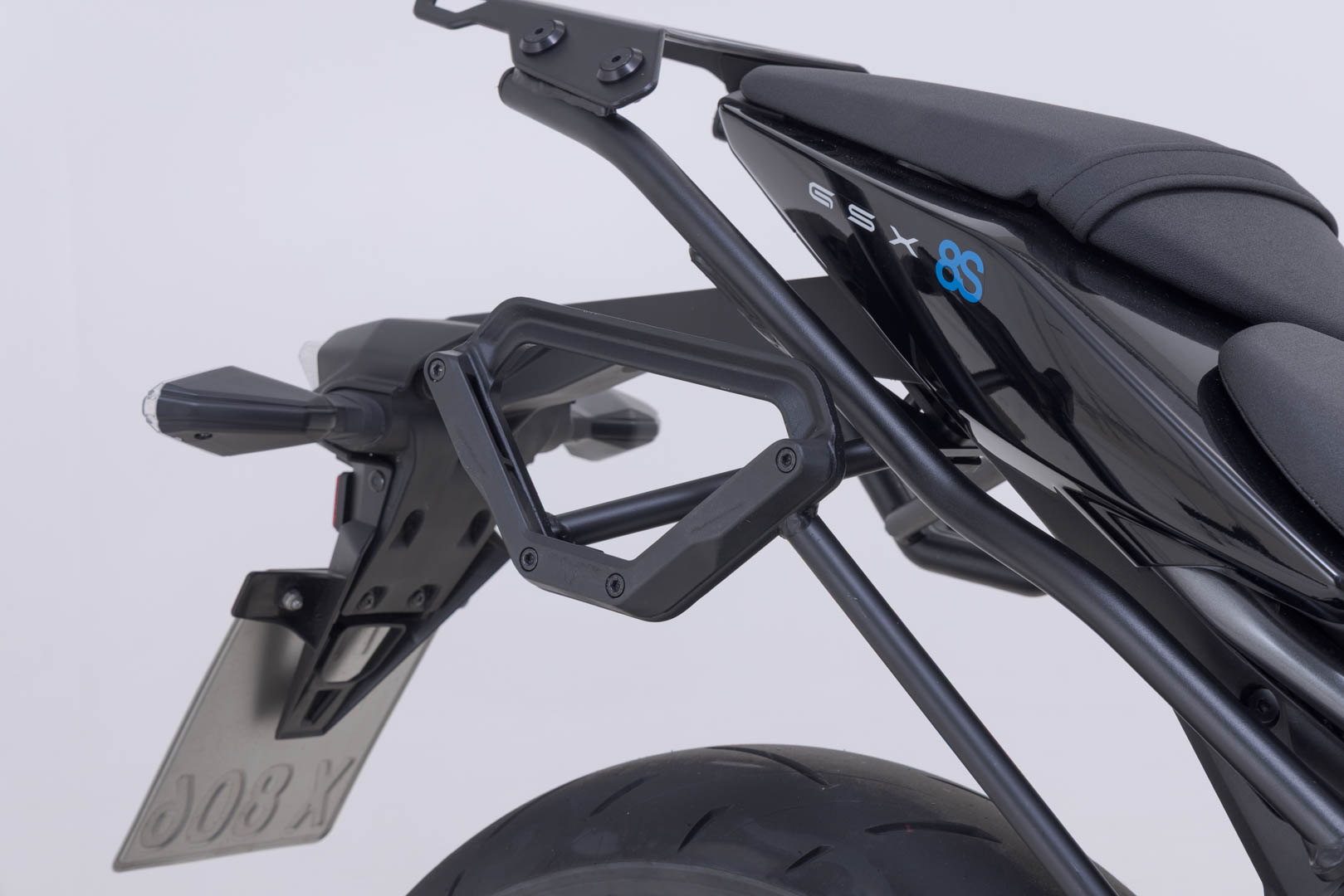 SW-Motech V-LOC sidobärarset - Suzuki GSX-8S (22-), GSX-8T / TT (25-). Figur 4