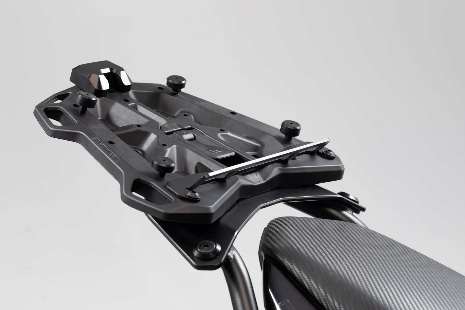 SW-Motech Piastra adattatore per STREET-RACK - Per Shad 2. Nero. Figura 1 SW-Motech Piastra adattatore per STREET-RACK - Per Shad 2. Nero. Figura 1
