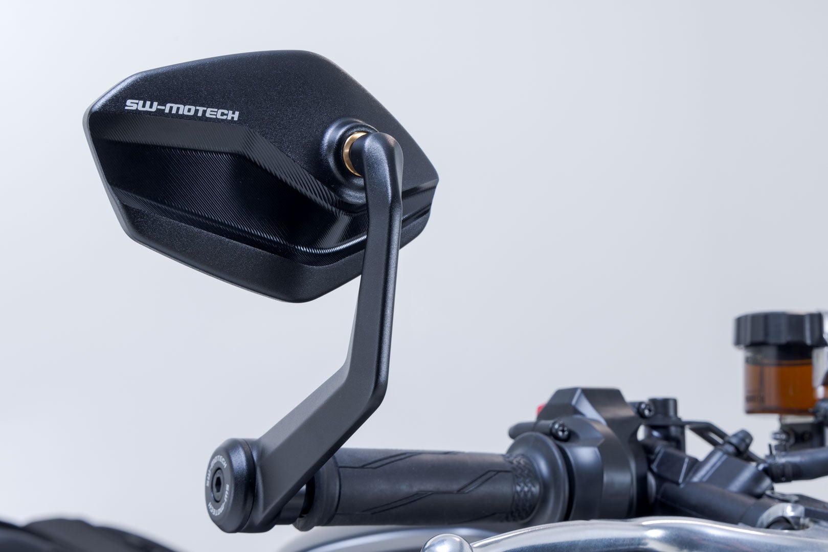 SW-Motechバーエンドミラー - ヤマハモデル(16 - )、CFMoto 450NK(23 - )。 図3