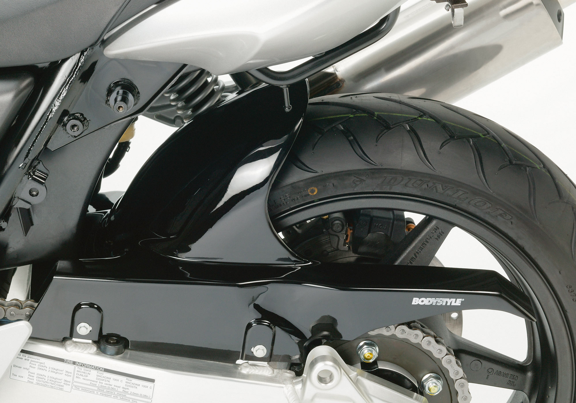 BODYSTYLE bakre hugger ABS plast omålad Figur 1