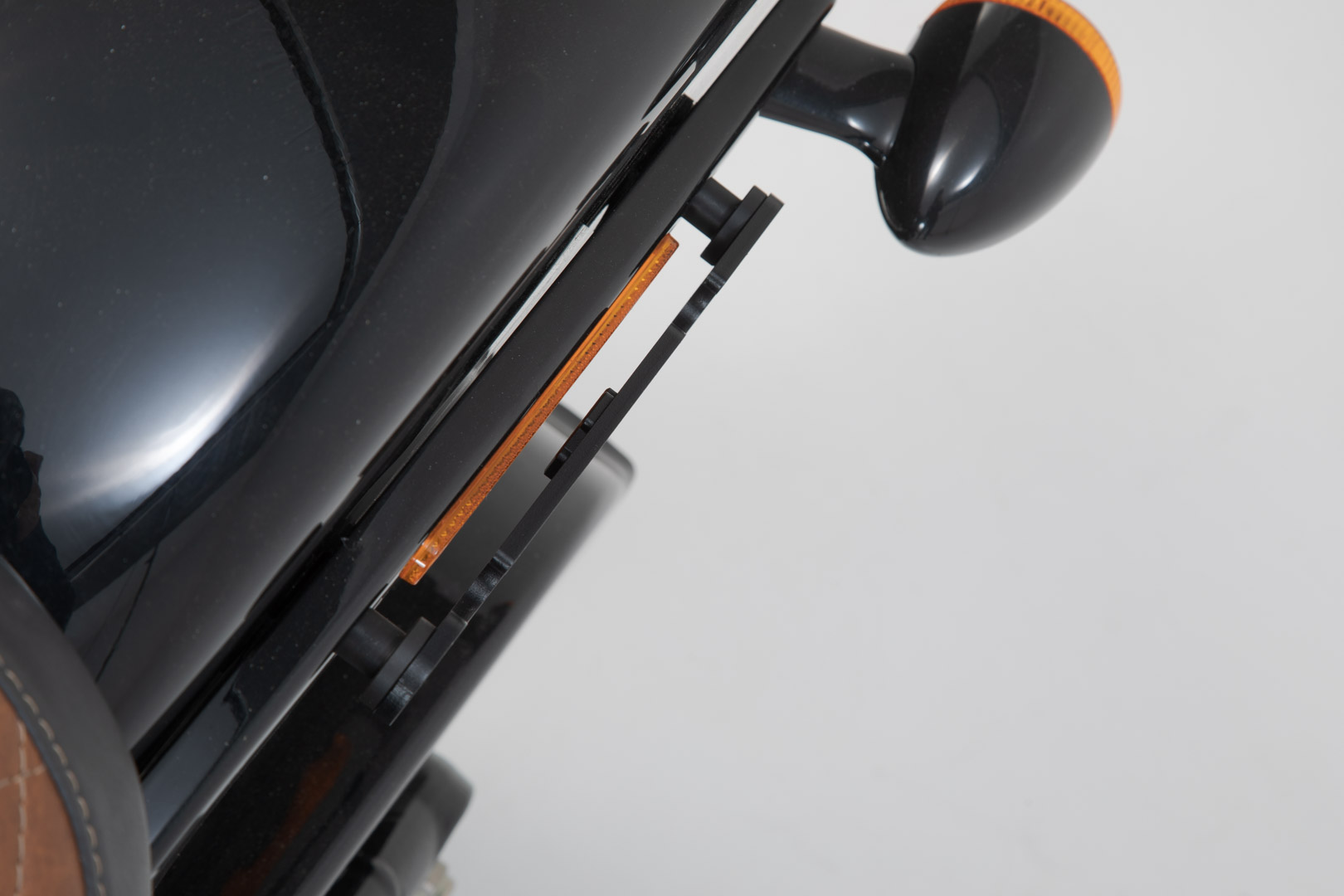 SW-Motech SLH portavion lateral LH2 stânga - Softail Str. Bob (17-), Standard (20-). Pentru LH2. Figura 2