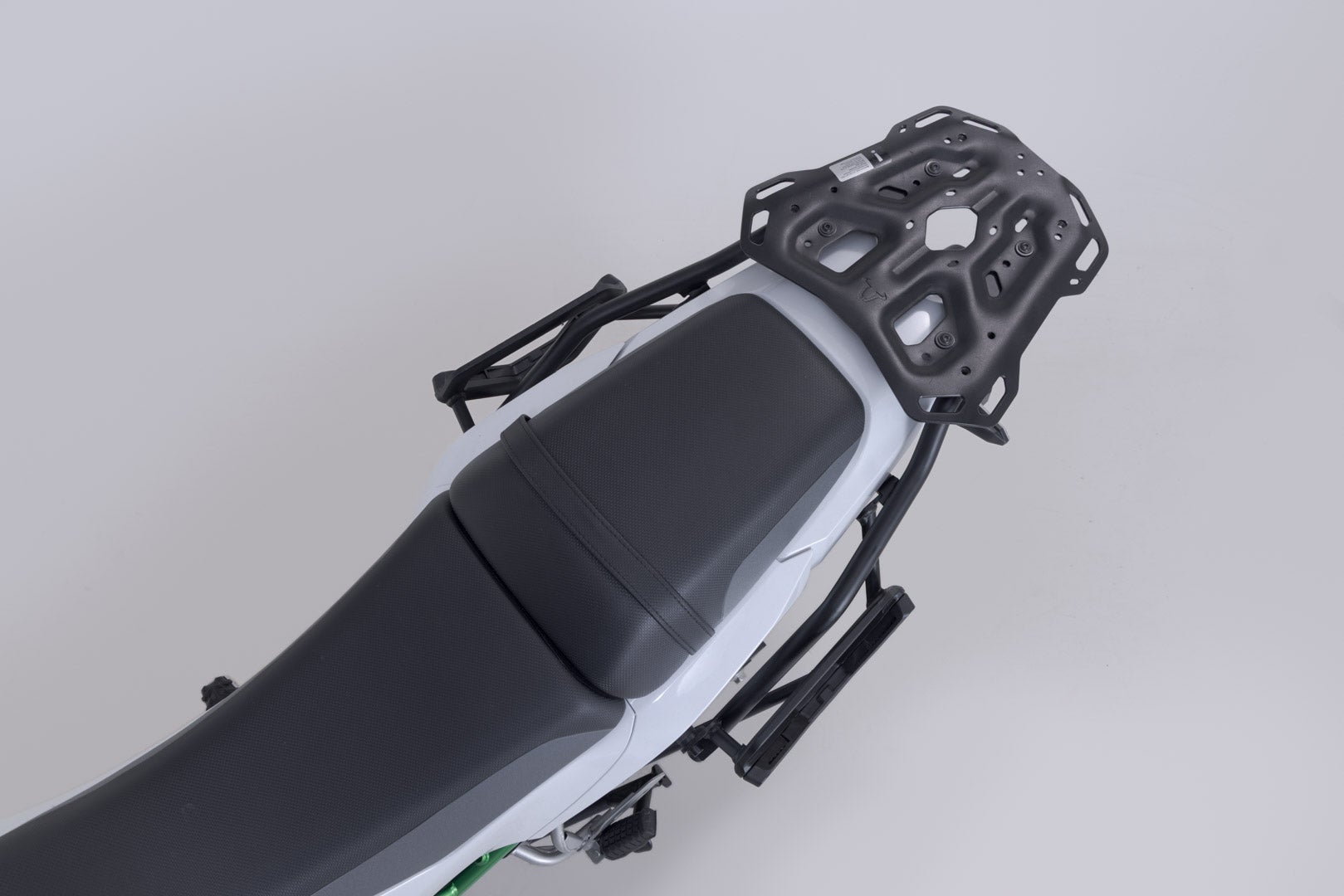 Side view of SW-Motech V-LOC Side Carrier left - Kawasaki KLE500 / KLE500 SE (26-).