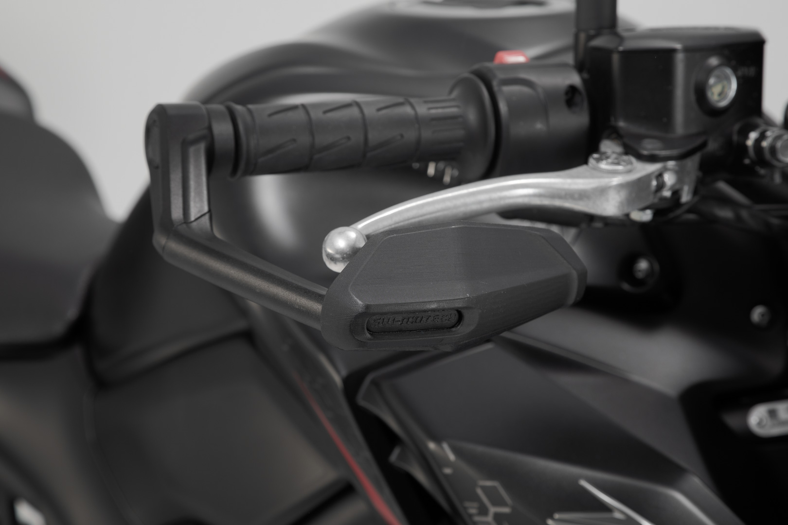 Protecții SW-Motech cu protecție împotriva vântului - Negru. Modele Kawasaki, Yamaha MT-09 (23-). Figura 4