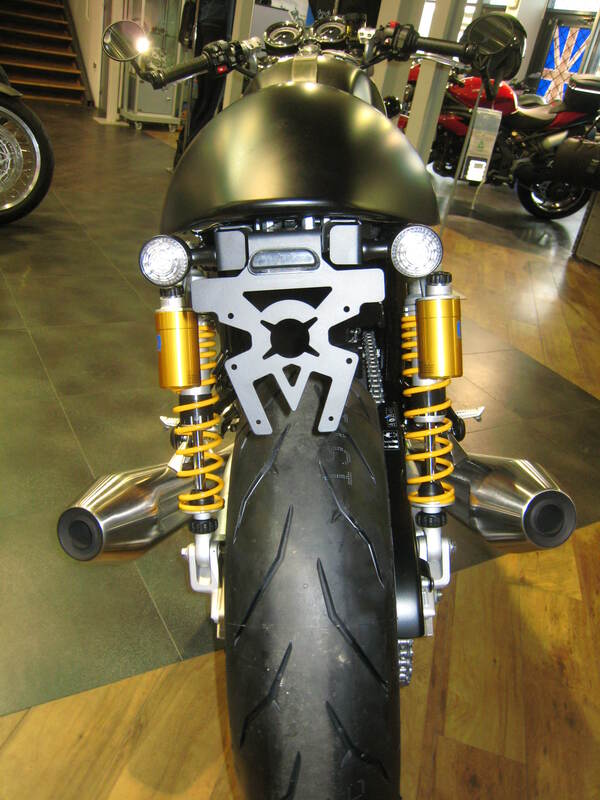 Design de acces Suport pentru plăcuțe pentru aripa roții Black Triumph Thruxton 1200 Figura 1