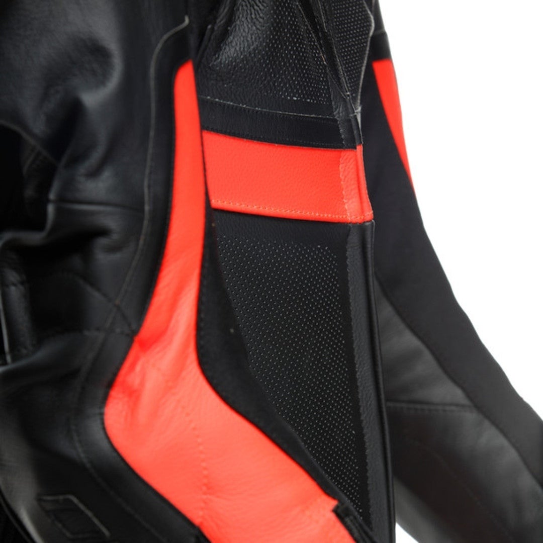 Dainese Gen-Z Abito in pelle perforata monopezza per bambini nero/rosso 152 Figura 8