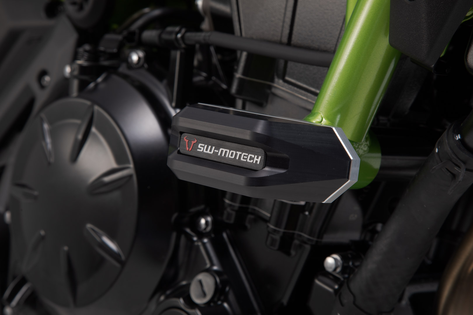 Kit SW-Motech Frame slider - Negru. Kawasaki Z650 (16-) / Z650RS (21-). Figura 3