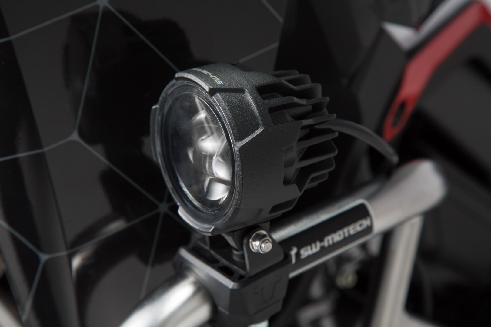 Setul de faruri de ceață SW-Motech EVO Universal - Negru. Cu cleme de protecție pentru lumini. Figura 2