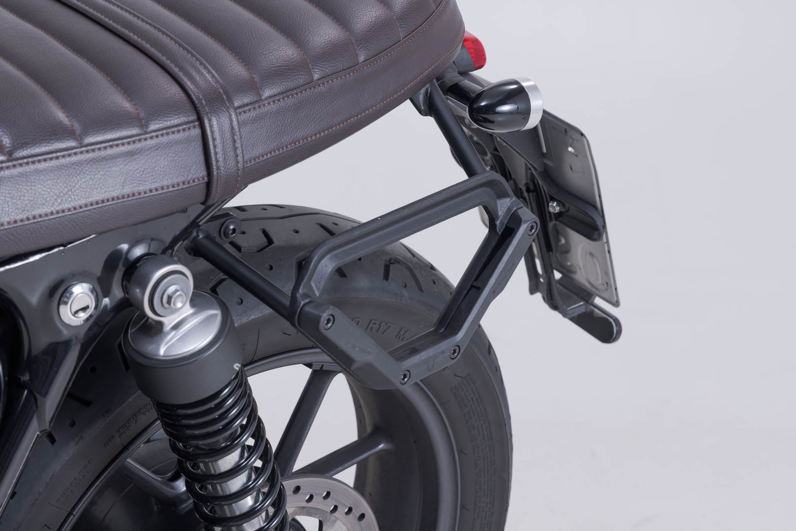 SW-Motech V-LOC Side Carrier à esquerda - Triumph Street Twin/Scrambler/Cup 900. Figura 4
