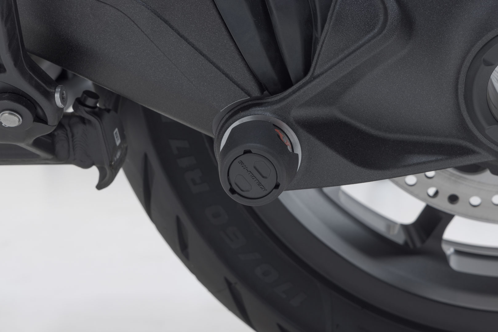 SW-Motech Kit de protecție pentru puntea spate - Negru. Modele BMW cu braț oscilant pe o singură față. Figura 3