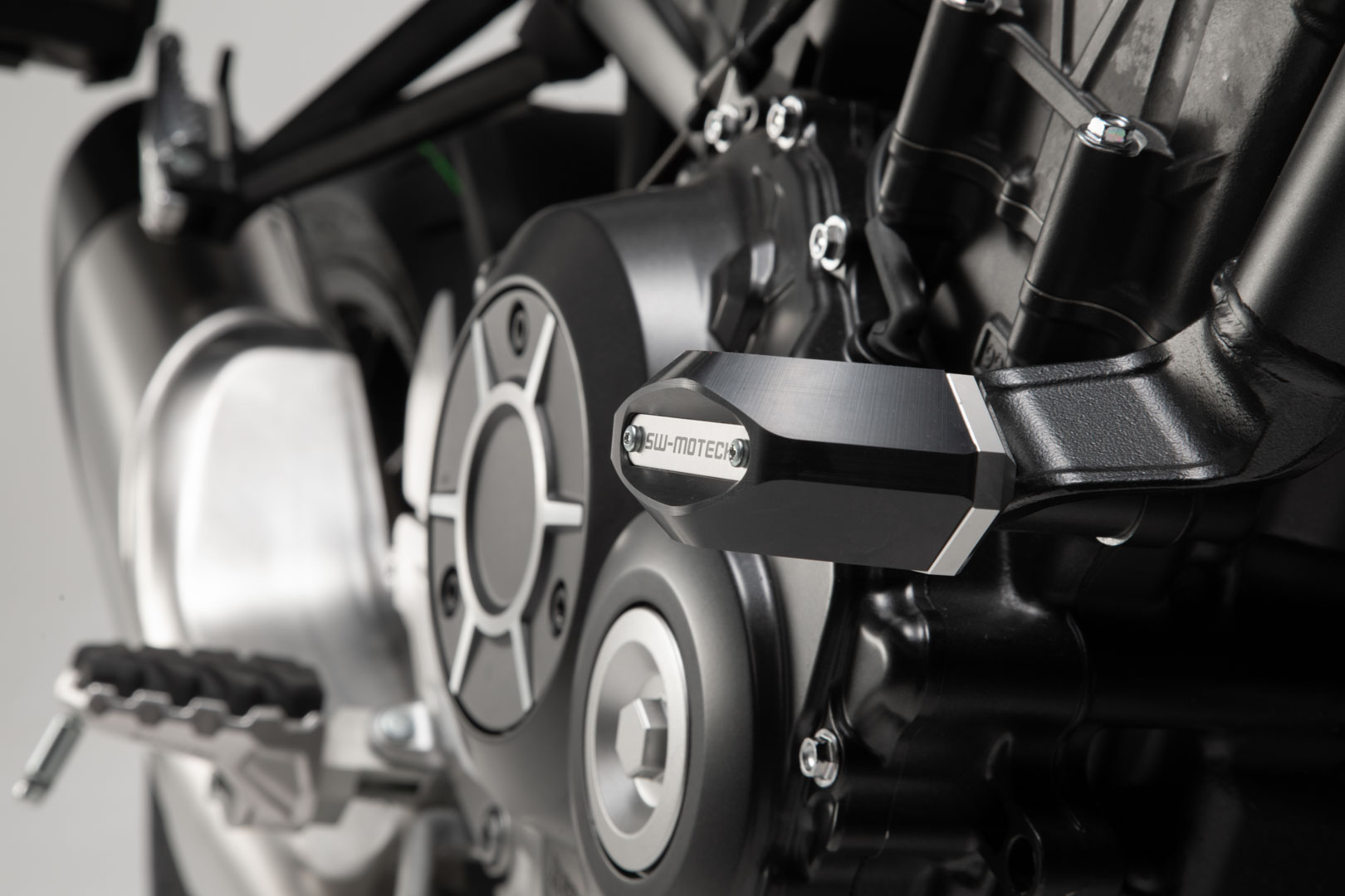 Kit SW-Motech Frame slider - Negru. Honda CB1000R (18-). Figura 4