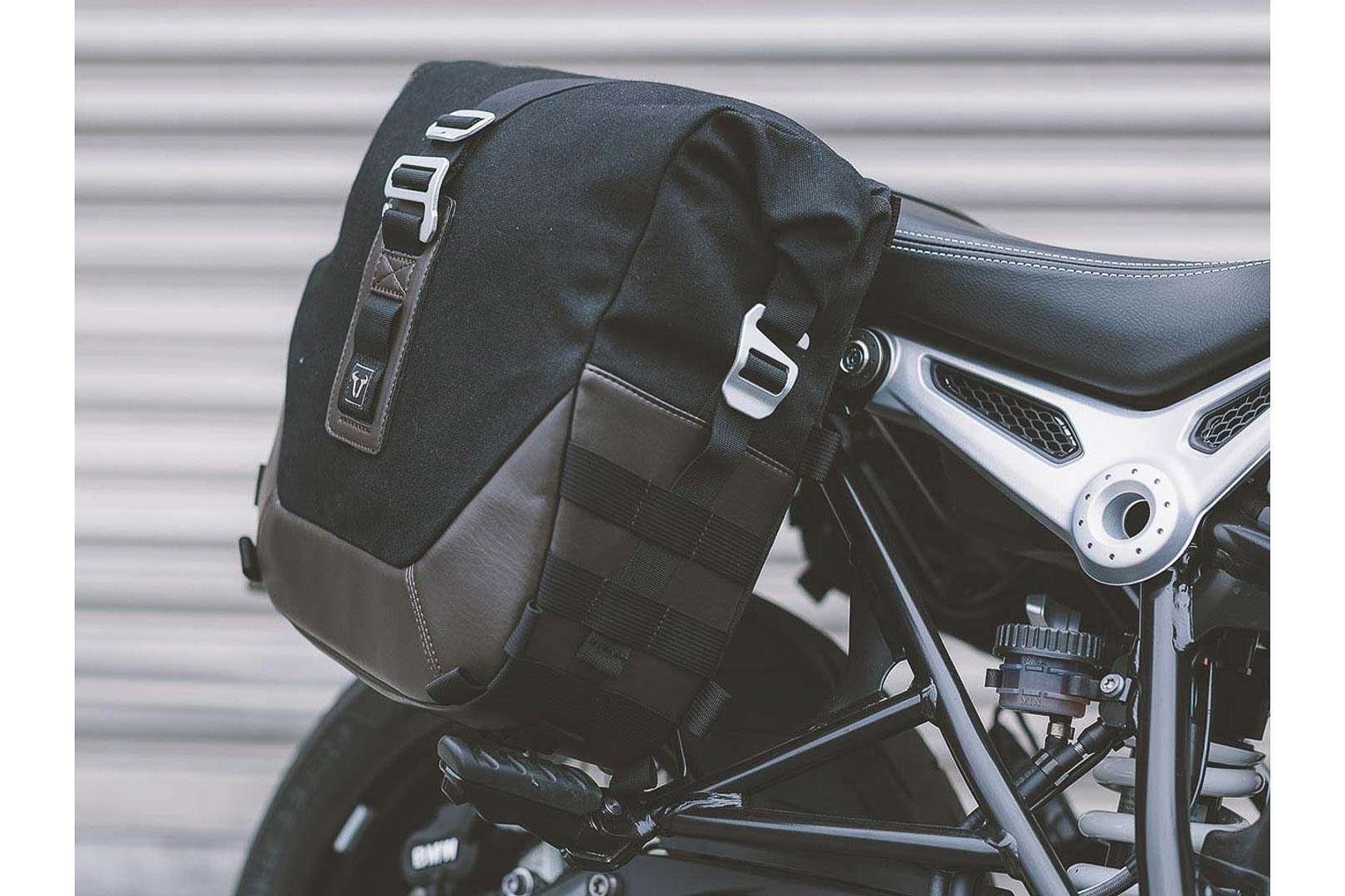 SW-Motech Legend Gear sidetaske system LC Black Edition - BMW R nineT Racer (16-). Figur 5