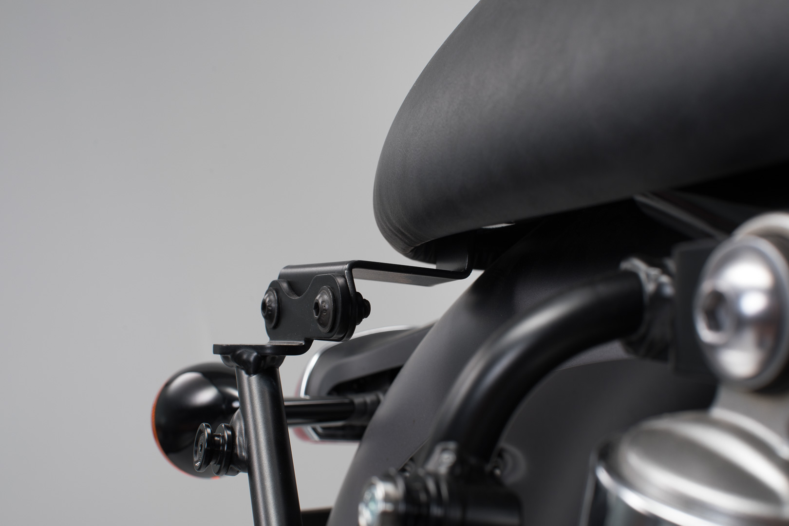 SW-Motech Adapter för SLC sidohållare vänster - För Bonneville T100/120 (15-) utan pass. greppskena. Figur 2
