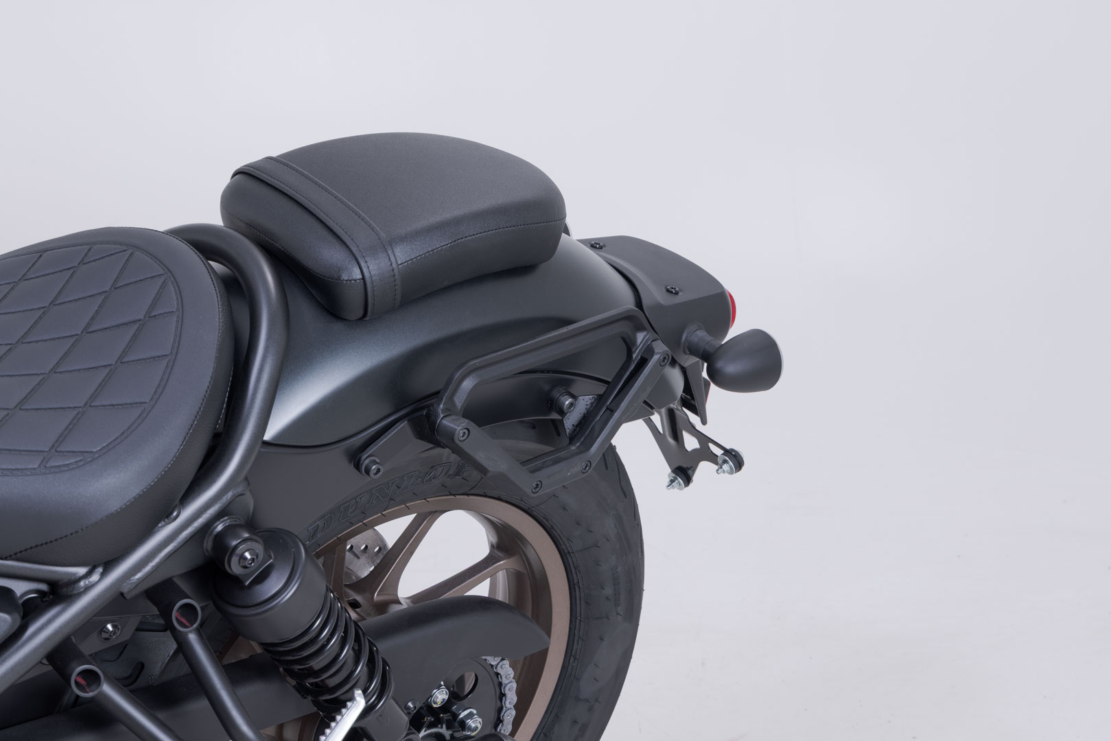 SW-Motech V-LOC Side Carrier left - Honda CMX500 Rebel (16-). Figure 3