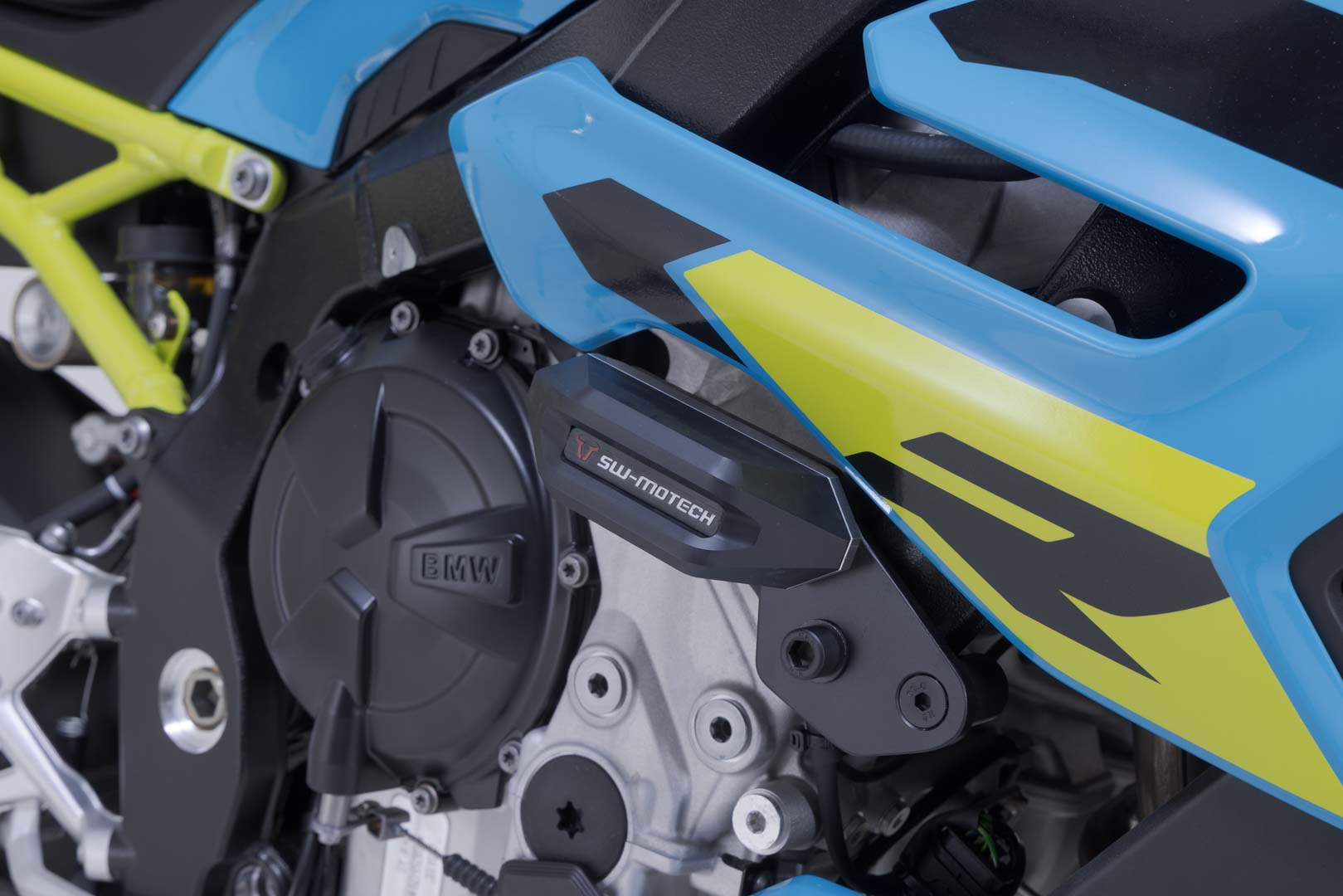 SW-Motech Frame slider kit - Black. BMW S 1000 R (24-). Figure 1