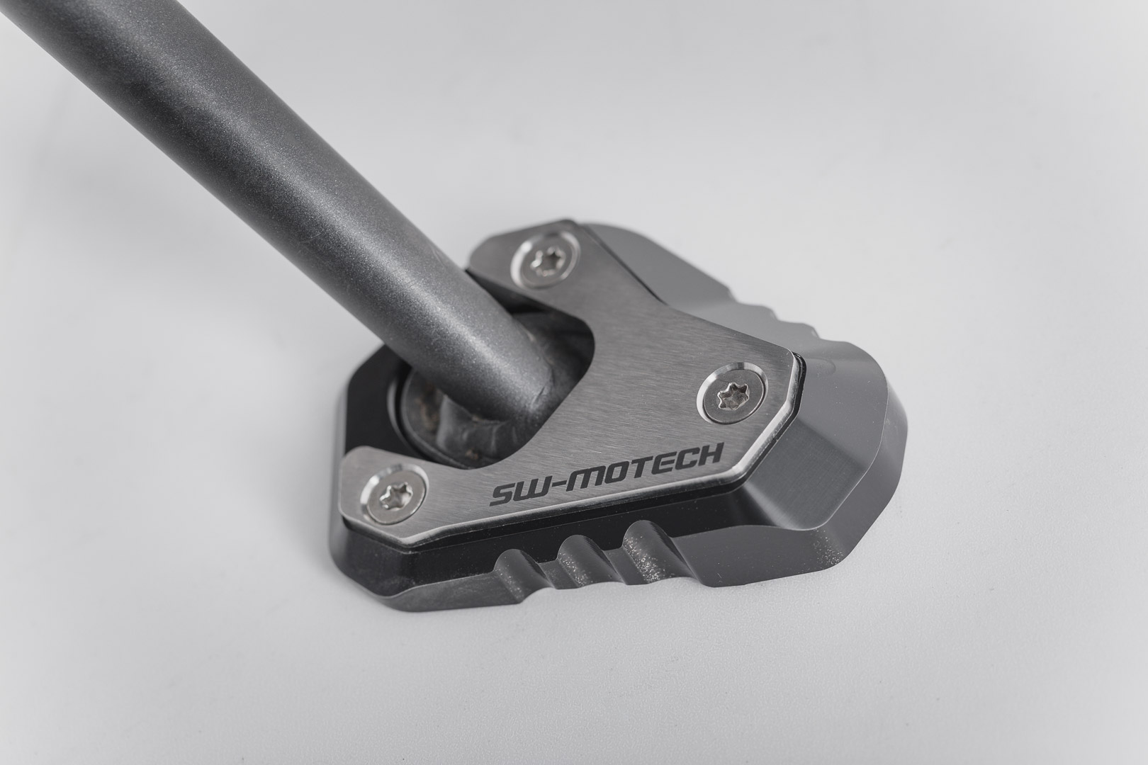 Extensie SW-Motech pentru piciorul lateral - Negru/argintiu. Kawasaki Versys 1000 (14-). Figura 1