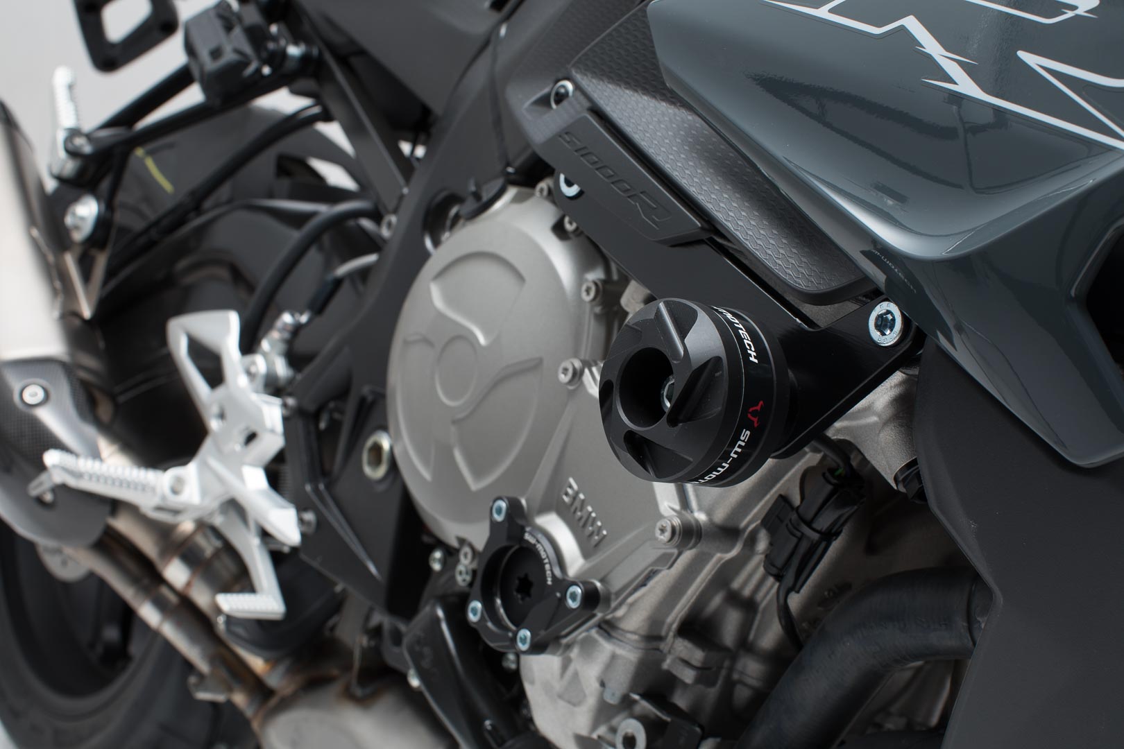 Kit SW-Motech Frame slider - Negru. BMW S 1000 R (16-20). Figura 3