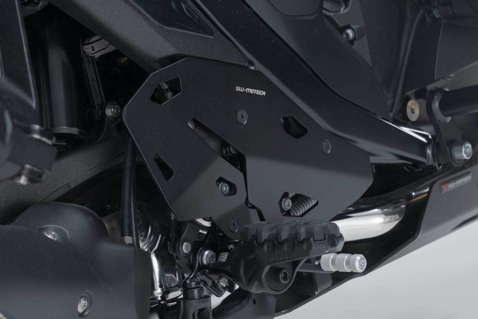 Protector pentru călcâi SW-Motech - Negru. BMW R 1300 GS (23-). Figura 4
