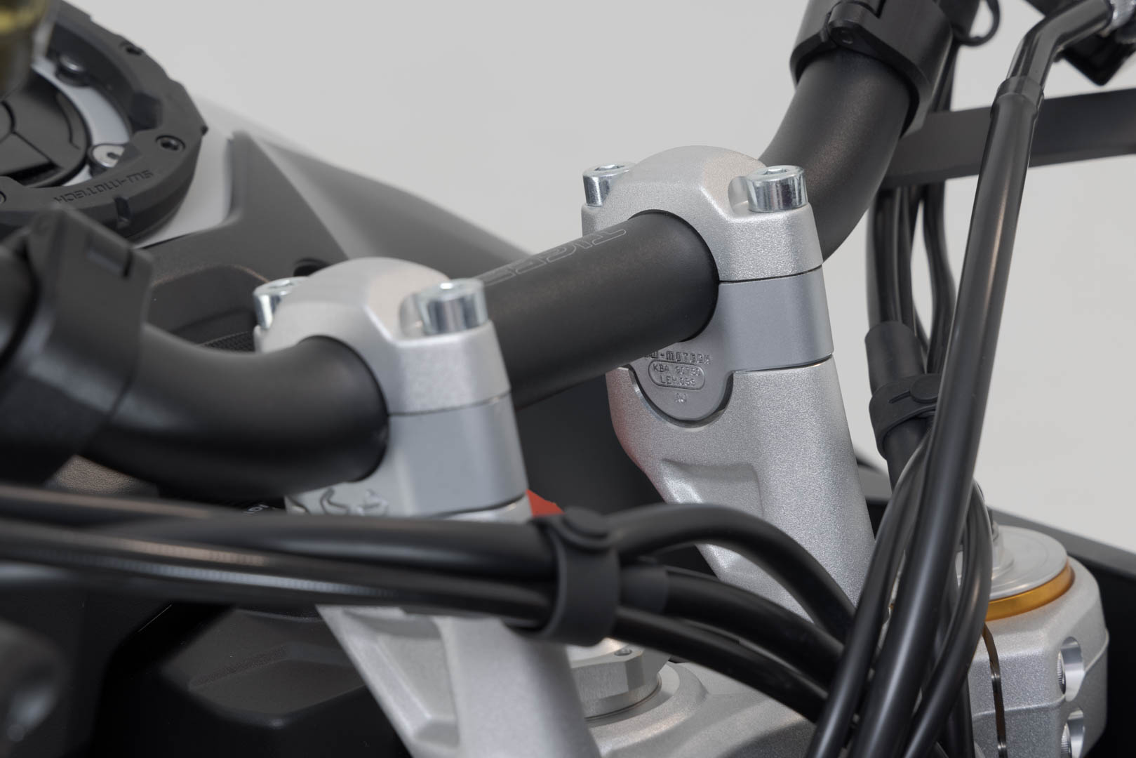 Riser de bară SW-Motech - H=20 mm. Argintiu. Triumph Tiger 900 GT/Rally Pro. Figura 3