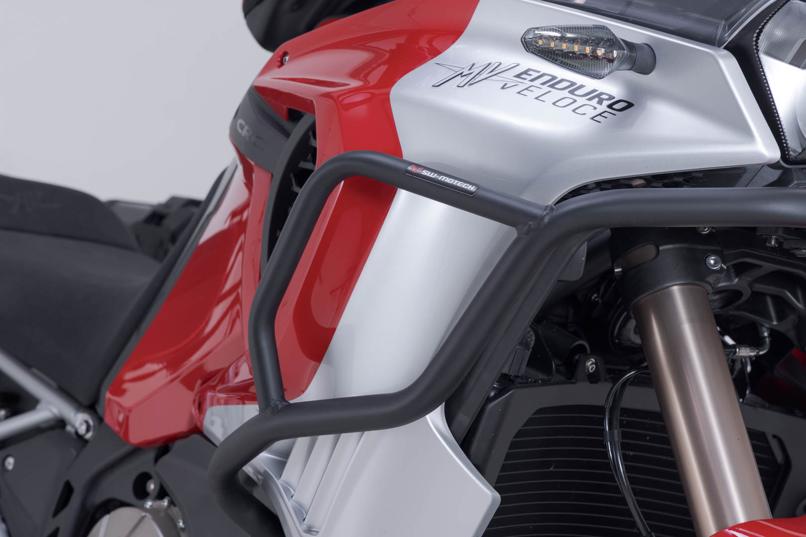SW-Motech Crash bar - Svart. MV Agusta Enduro Veloce (24-). Figur 1
