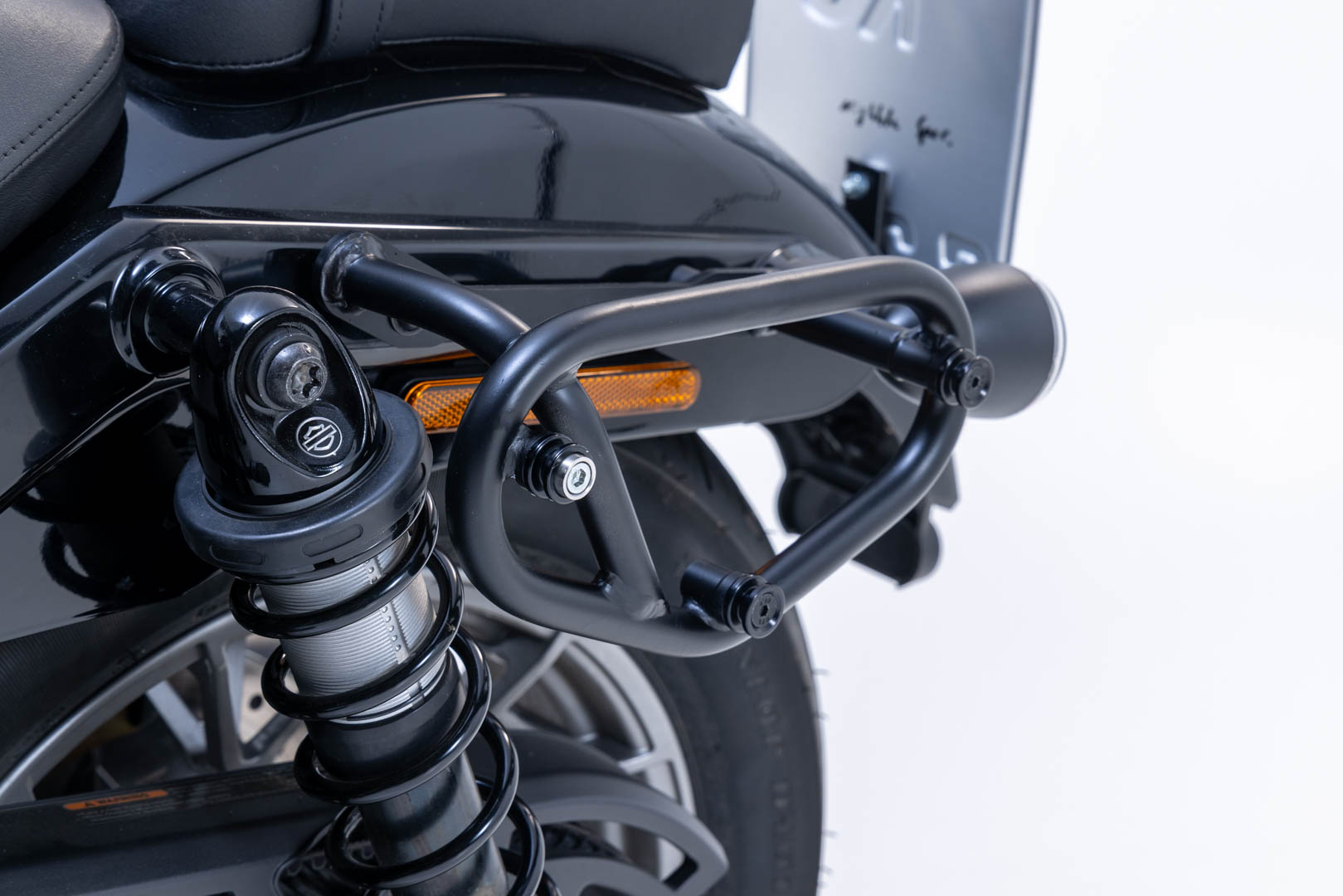 SW-Motech SLC portavion lateral dreapta - Harley-Davidson Nightster (22-) / Special (23-). Figura 4