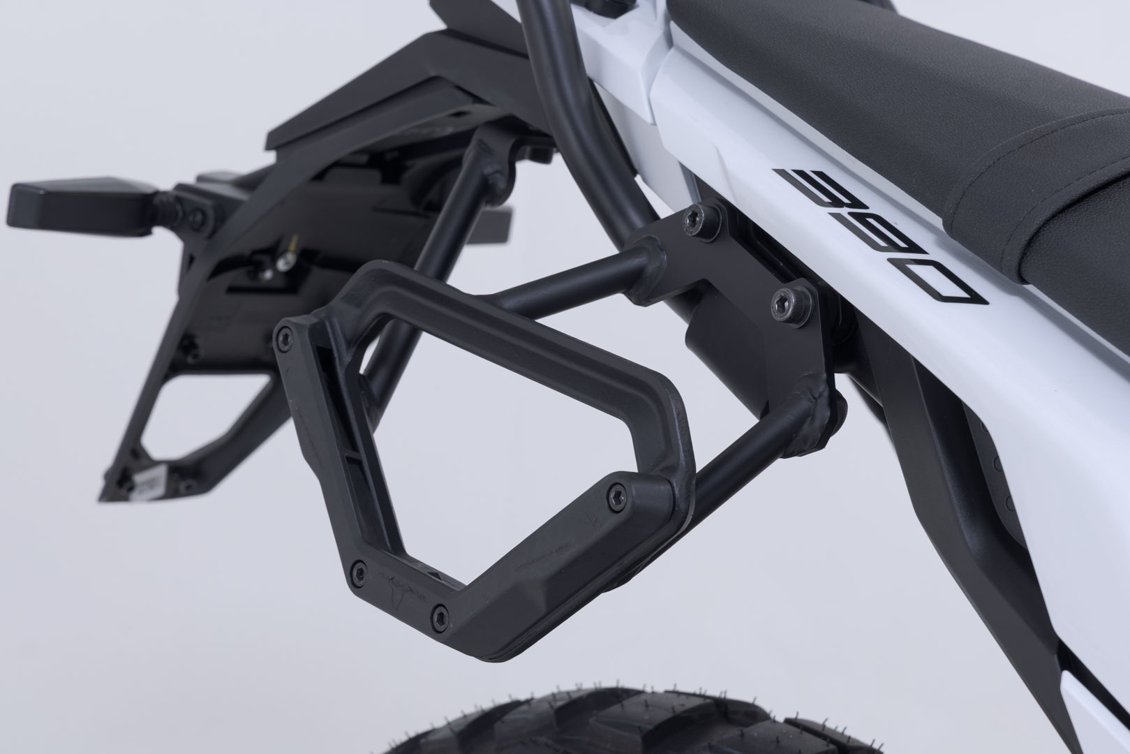 SW-Motech V-LOC Side Carrier höger - KTM 125 End/SMC R, 250 Adv, 390 Adv/Enduro/SMC R. Figur 4