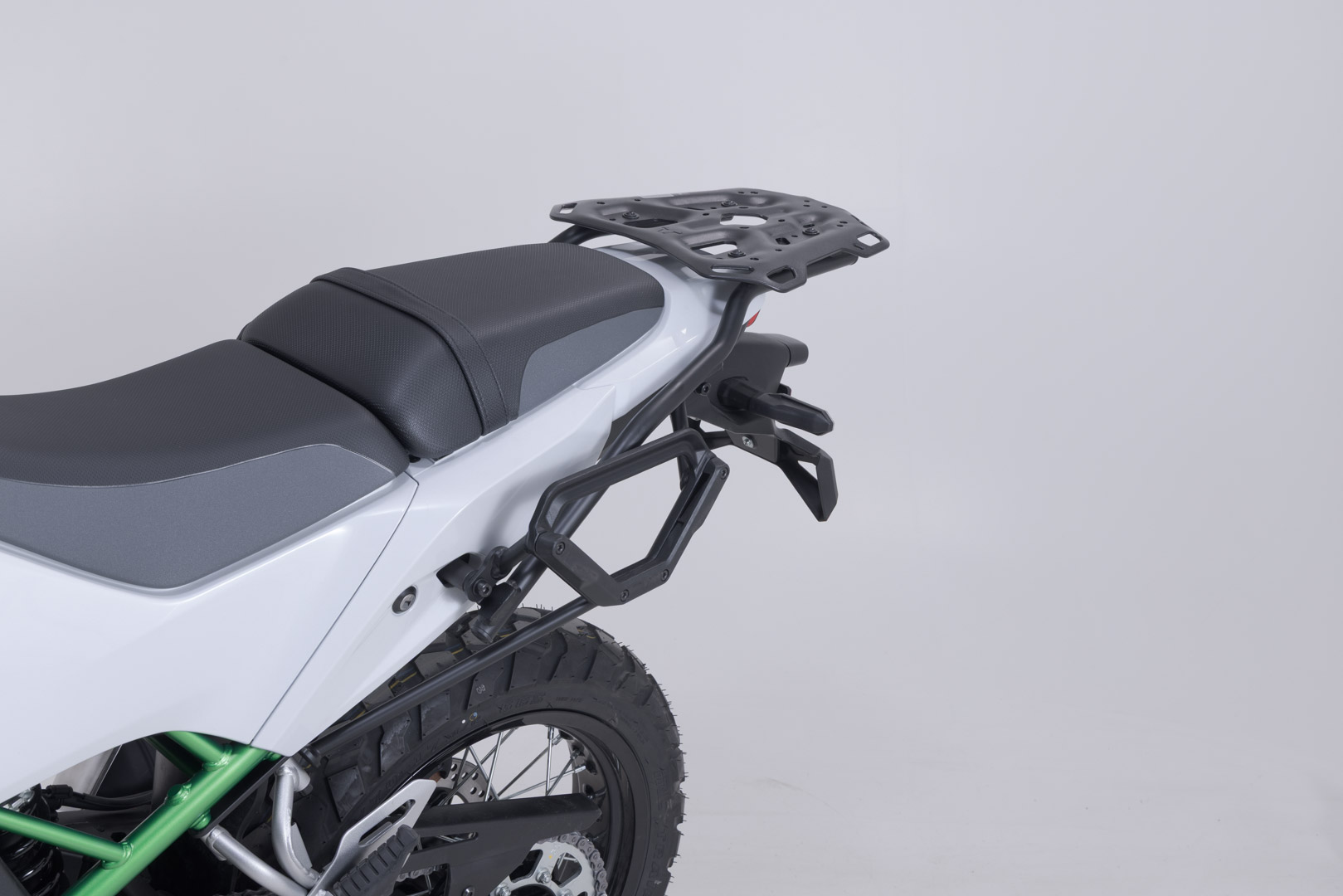 Side view of SW-Motech V-LOC Side Carrier left - Kawasaki KLE500 / KLE500 SE (26-).
