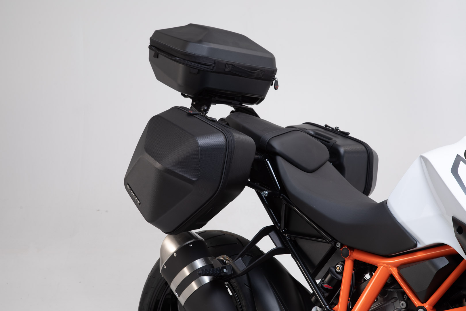 Sistem de carcasă superioară SW-Motech URBAN ABS - Negru. KTM 1290 Super Duke (16-19). Figura 4