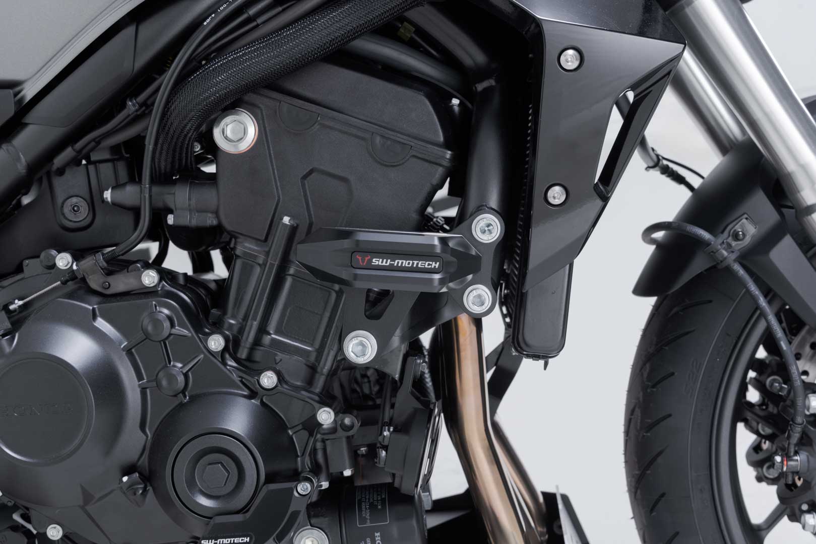 SW-Motech Frame slider kit - Svart. Honda CB1000 Hornet (24-). Figur 4