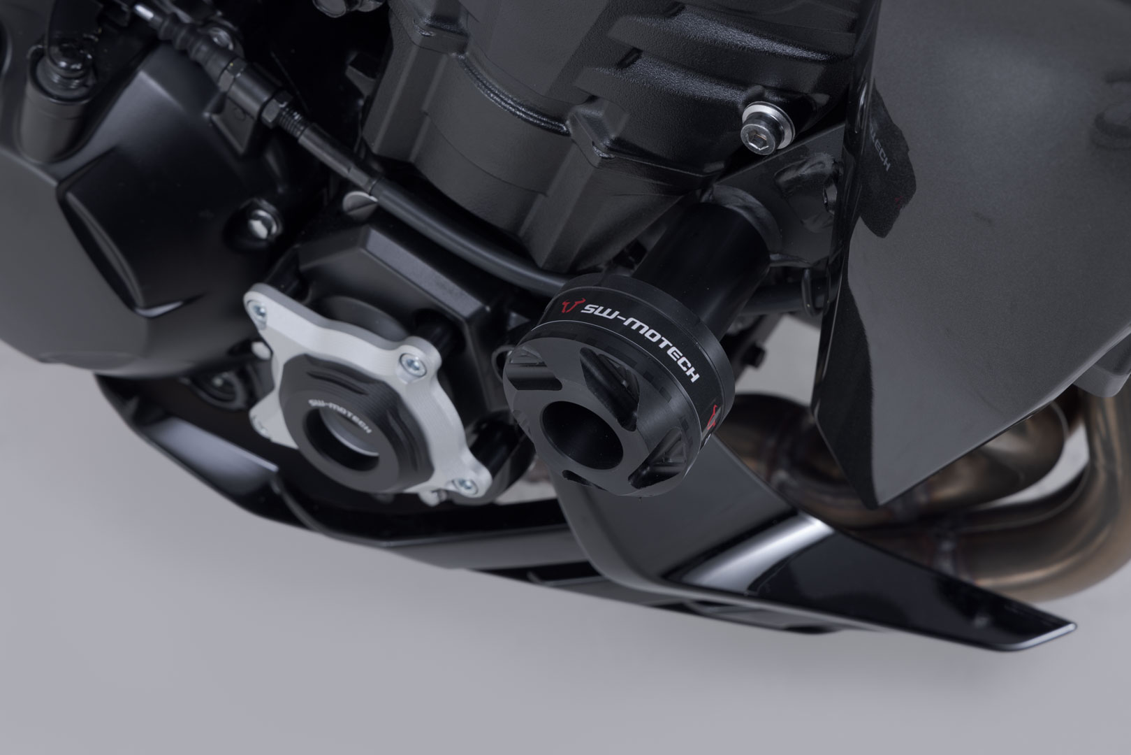 SW-Motech ram-sliderkit – svart. Kawasaki Z900-modeller (16-), Z1100 (25-). Figur 5