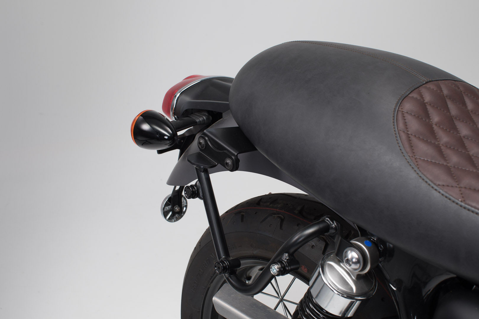 SW-Motech Adapter för SLC sidohållare vänster - För Bonneville T100/120 (15-) utan pass. greppskena. Figur 3