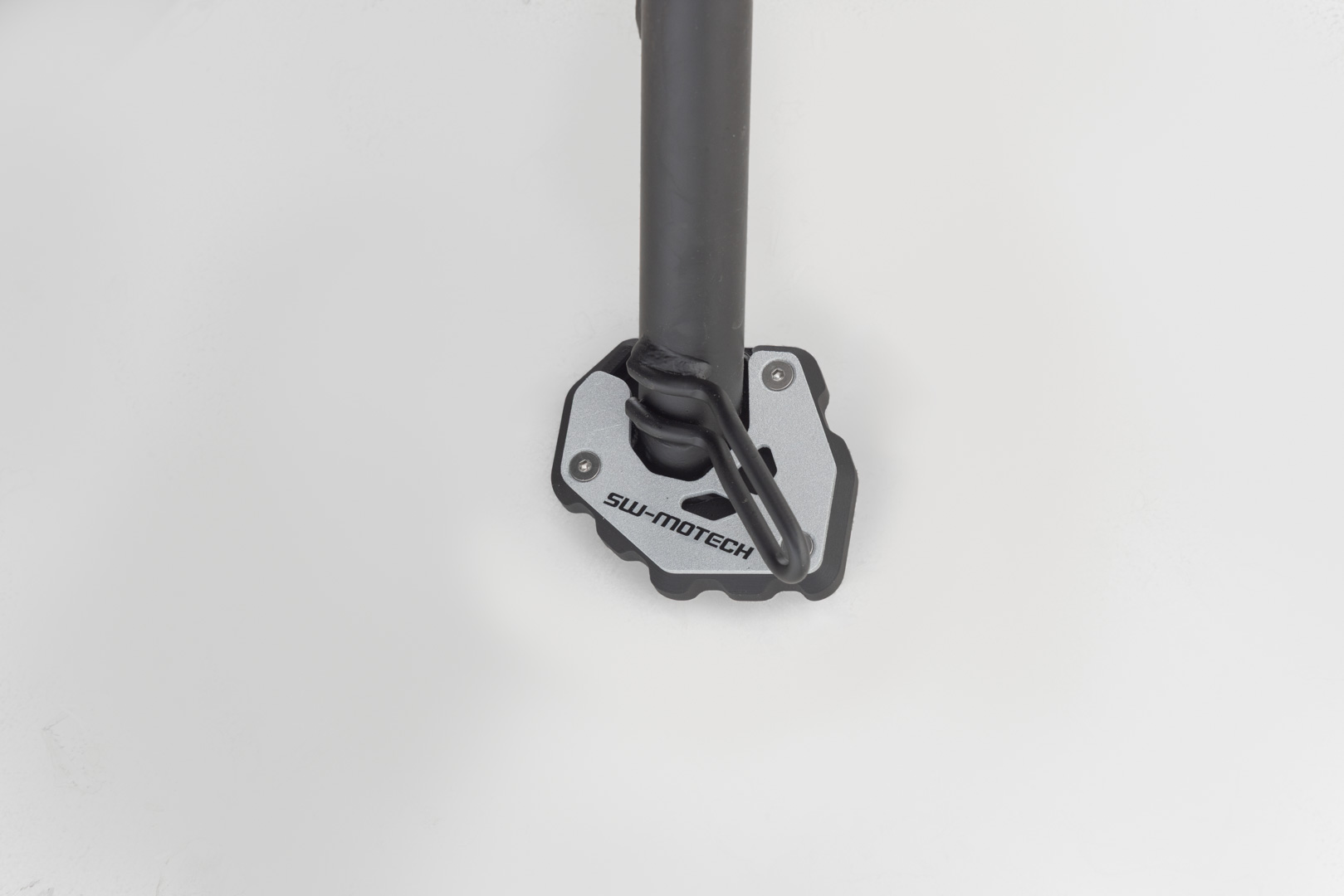 Extensie SW-Motech pentru piciorul lateral - Negru/argintiu. Trident Triumph 660 (24-). Figura 2