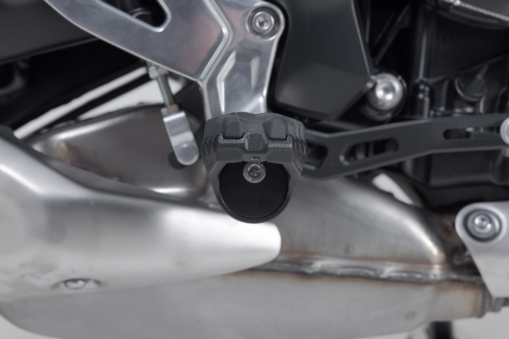 SW-Motech Kit de repose-pieds EVO - Svart. Triumph Tiger Sport 660 / 800 (24-). Figur 5