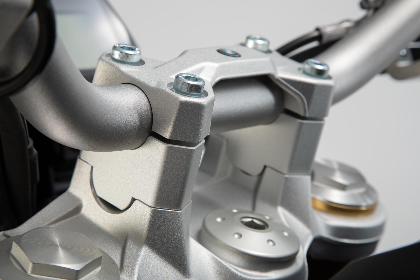 Ridicător de bară SW-Motech - H=30 mm. Argintiu. BMW F 850 GS/Adv, F 900 GS. Figura 1