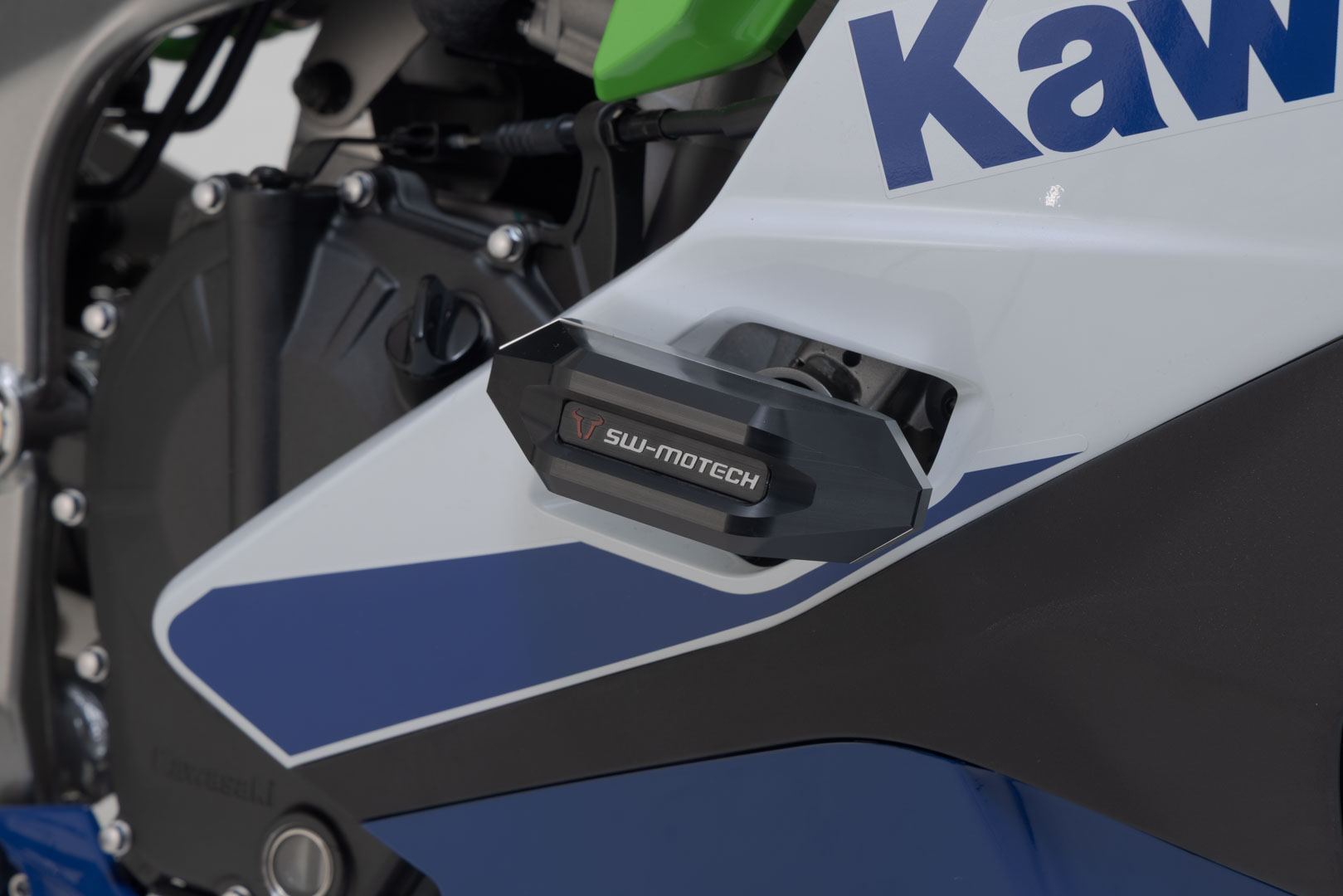 Kit SW-Motech Frame slider - Negru. Kawasaki Ninja ZX4-RR (23-). Figura 3